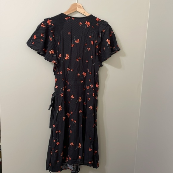 Universal thread NWT black floral wrap dress - Picture 4 of 6
